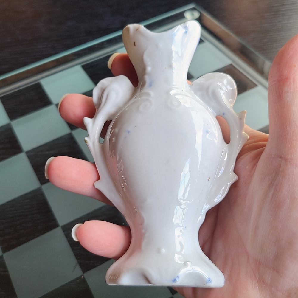 Victoria Vintage Bud Vase collectible - Picture 8 of 9